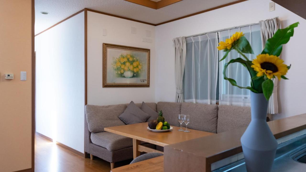 红色之花度假屋 Miyakojima  外观 照片